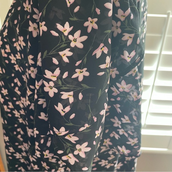 Chic Black and Pink Floral Blouse - Picture 6 of 8